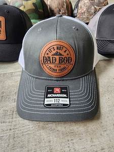 Cá Nhân Khắc Sợi Carbon Da Vá Tùy Chỉnh Bóng Chày Mũ Lưới Công Ty Thương Hiệu Laser Giả Da Bọt Golf Trucker Hat - Product Image 5