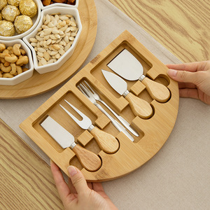 Ensemble de planches à fromage en bambou avec feuilles d'érable bleues, couverts et plateaux en céramique pour servir des collations et du fromage - Product Image 3