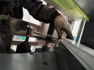 Machine de fraisage à queue moyenne <span class=keywords><strong>pour</strong></span> la fabrication de fenêtres et de portes en aluminium - Product Image 5