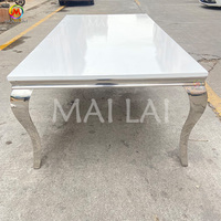 Table à manger rectangulaire en métal chromé argenté pour la fête