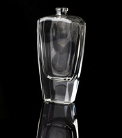 Bouteille de parfum en verre de cristal poli haut de gamme de 75ml couvercle en cristal en plastique vaporisateur peut ajouter un logo