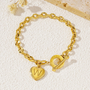 Pulseras de Acero Inoxidable Hongtong C1-178 con Baño de Oro de 18K, Cierres <span class=keywords><strong>OT</strong></span>, 26 Letras, Colgante de Corazón, Joyería de Moda - Product Image 4