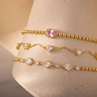 Ensemble de bracelets empilables en acier inoxydable étanche plaqué or 18 carats avec cristaux CZ en forme de cœur, goutte d'eau et carré pour femmes - Vente en gros