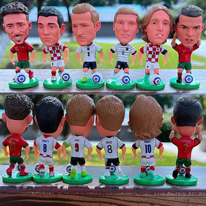 Figurines de collection en PVC des stars du football : Ronaldo, Modric, Müller pour décorations de maquette de football - Product Image 2