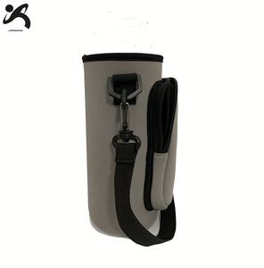Sac à bandoulière isotherme en néoprène durable avec fermeture éclair, sangle réglable et design élégant pour porte-canette - Product Image 4