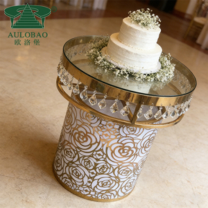 Elegantes mesas laterales para tartas de boda con marco de acero inoxidable y cristales rosados. - Product Image 5