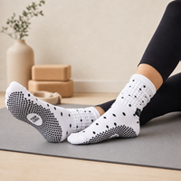 Chaussettes de yoga en coton personnalisées avec logo OEM, antidérapantes, chaudes et douces, pour le fitness, antidérapantes, ODM, pour femmes, pour le Pilates et le sport
