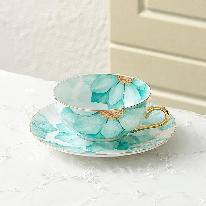 The hibiscus flower E cup and plate is blue-green