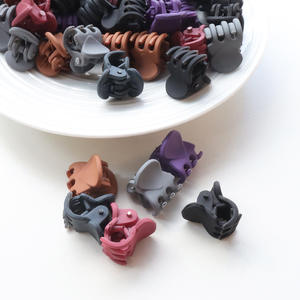 Pinces à cheveux pour femmes 5,5 cm, mini barrettes en plastique de couleur unie, de haute qualité, pour usage quotidien, pour fixation latérale ou en dessus de la tête - Product Image 1