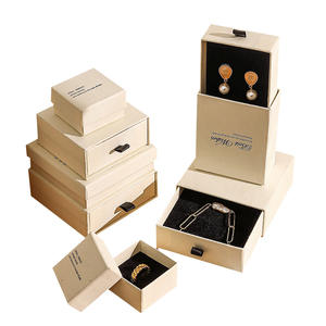 Custom Logo portagioie in carta riciclata confezione regalo per collana anello orecchino braccialetto spugna foderato confezione - Product Image 2