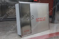 Armoire à extincteurs double en acier inoxydable sur pied