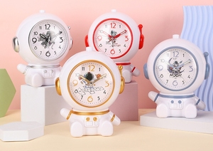 Đồng hồ bàn kim loại tối giản với Phong trào thạch Anh cho học sinh trẻ em chủ đề Phi Hành Gia phim hoạt hình sáng tạo đồng hồ báo thức sáng tạo - Product Image 4