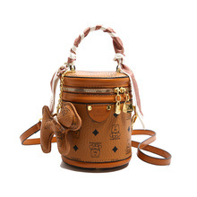 <span class=keywords><strong>Bolso</strong></span> de Mano Tipo Bandolera Mini de Lujo Ligero de Alta Gama con Cierre de Cremallera y Correa Única para Mujer, Otoño-Invierno 2026, en PU Suave con Letras, para Uso Diario - Product Image 1