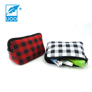 UOO Chine Sac cosmétique en néoprène à la mode pour femmes avec logo personnalisable Fermeture à glissière souple Motif de dessin animé pour le voyage - Product Image 4