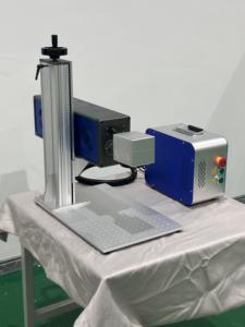 Machine de découpe laser CO2 30W 40W Plus portable Machine de gravure de lumière laser CO2 RF à plaque bicolore pour carton bois acrylique - Product Image 4