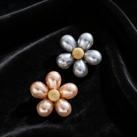 Bros Bunga Mutiara Imitasi Warna Emas, Pin Kerah Minimalis Bermotif Bunga, Perhiasan Dekoratif Elegan, Hadiah untuk Wanita Grosir