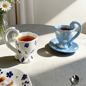 ชุดถ้วยและจานรองเซรามิกทำมือสไตล์ญี่ปุ่น ลายเมฆและพระจันทร์วาดด้วยมือ สำหรับชุดน้ำชายามบ่ายสุดหรู - Product Image 1