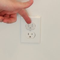 Cache-prises de sécurité pour enfants en plastique transparent avec éclairage LED et clé magnétique, prise américaine