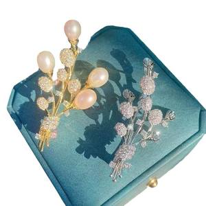Broche de Moda Otoño Invierno, Elegante Perla Natural de Agua Dulce y Circonita, Ramo de Flores, Accesorio de Lujo Ligero para el Pecho - Product Image 5