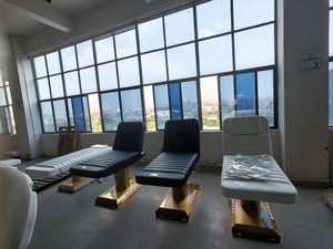 Table de massage esthétique de luxe dorée, lit pour extensions de cils, mobilier de salon moderne, 3 moteurs électriques, lit de beauté rose pour spa et soins du visage - Product Image 5