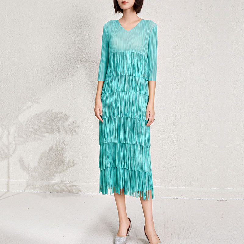 มีสีเขียวขุ่น