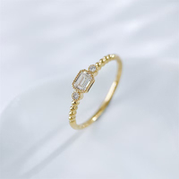 Bague de fiançailles pour femme en or jaune 18 carats plaqué, sertie d'un diamant de laboratoire taille émeraude et d'un accent rond, bordure perlée vintage style Milgrain, haute joaillerie