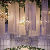 Rideau rond en cristal de fleurs en ficelle blanc beige noir en gros pour la décoration de plafond de mariage