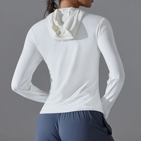 Veste athlétique de randonnée de voyage de grande taille pour femmes, manteau de course léger à fermeture éclair personnalisé avec sweat à capuche