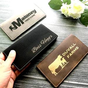 Funda para Chequera Personalizada de Cuero Sintético Grabable con Láser Mineti MLCB, Regalo para Él, Regalo para Ella, Regalo para el Día de la Madre - Product Image 5