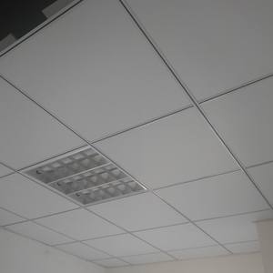 Usine de gros fibre de verre haute densité sans déformation <span class=keywords><strong>plafond</strong></span> insonorisé respectueux de l'environnement pour la décoration intérieure - Product Image 1