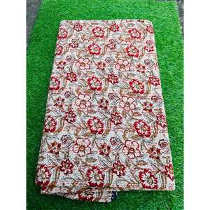 ผ้าห่มคันธาผ้าฝ้ายเน้นความสบาย พร้อมลวดลายพิมพ์ที่ออกแบบอย่างพิถีพิถัน และสัมผัสการเย็บที่เรียบเนียน ช่วยให้การพักผ่อนในทุกวันเป็นไปอย่างผ่อนคลาย - Product Image 1