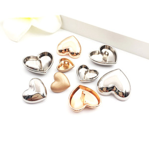 Bán Buôn Hình Trái Tim Kẽm Hợp Kim Kim Loại Chân Cao Nút Chân Cho Thời Trang Hàng May Mặc - Product Image 4