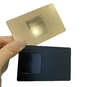 Kartu logam kosong terlaris dengan stiker NFC persegi logam kartu bisnis NFC hitam Matt kustom untuk pencetakan yang lebih personal