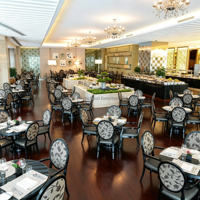 Chaises de style vintage avec motifs floraux et d'oiseaux, dotées d'un cadre en bois massif, tables et chaises pour restaurants japonais