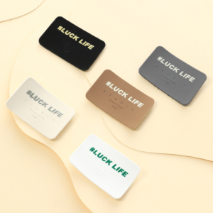 Parche de Cuero en Rollo con Logotipo Grabado <span class=keywords><strong>para</strong></span> Prendas <span class=keywords><strong>y</strong></span> <span class=keywords><strong>Ropa</strong></span>, Venta al Por Mayor - Product Image 5