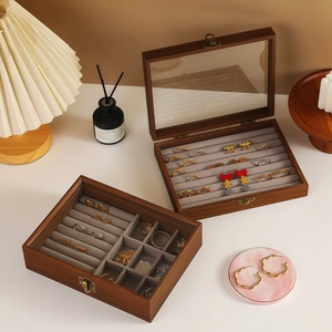 Boîte à bijoux en bois personnalisée avec compartiments et couvercle pour le rangement et l'organisation de colliers, <span class=keywords><strong>boucles</strong></span> <span class=keywords><strong>d</strong></span>'oreilles, bagues et bracelets - Product Image 5