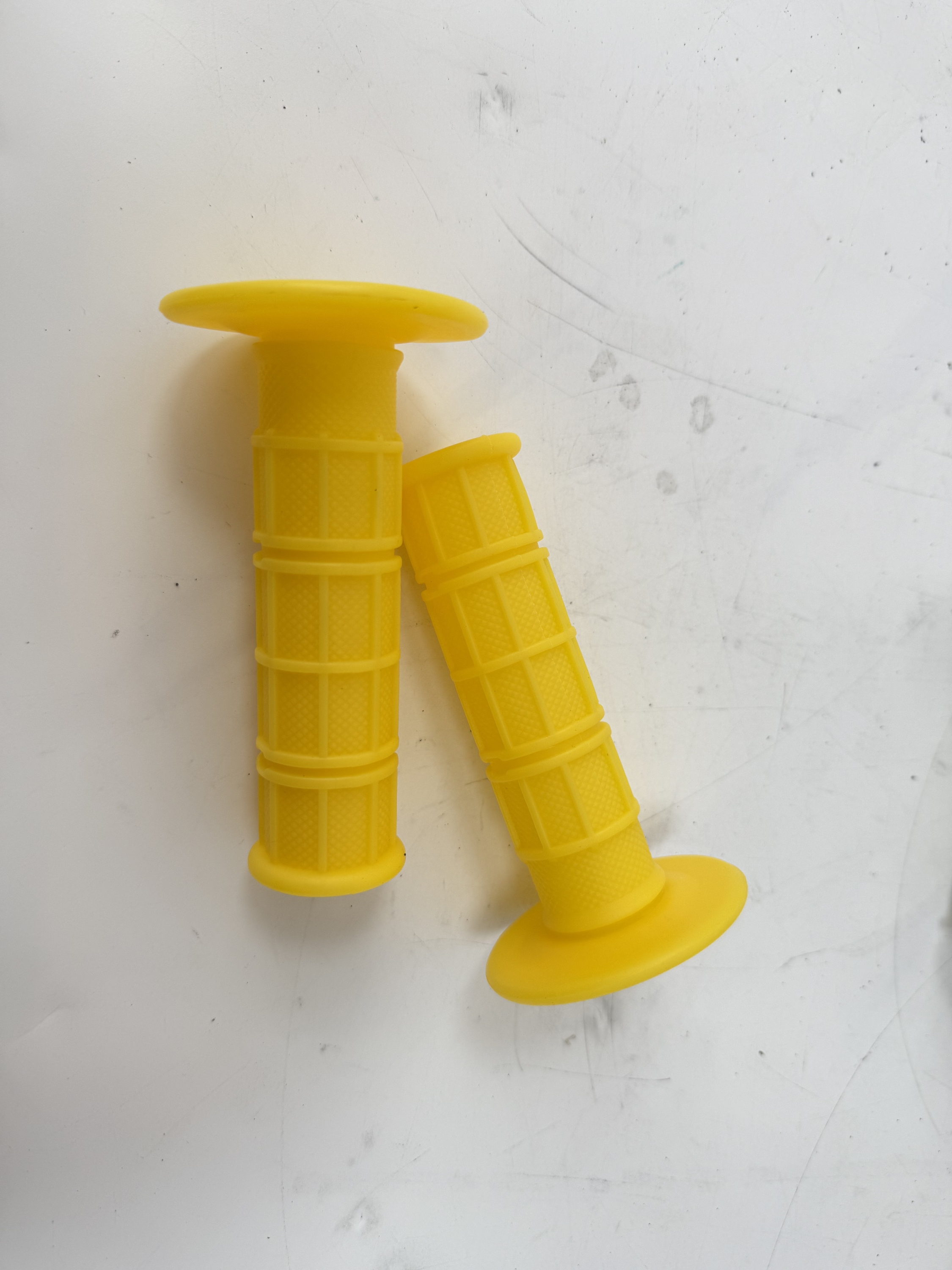 Yellow Grips +Surron throttle