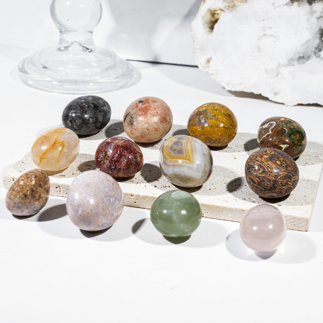 Natural Tumbling Crystal Quartz Stones Large Grain Crystal Rock Raw Stone Tumbled Egg Stone for Home Decoration