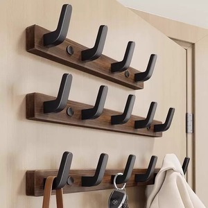 Perchero de pared de madera de nogal Pianzzo con ganchos abatibles para llaves, sombreros y bolsos para entrada - Product Image 2