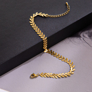 <span class=keywords><strong>Tobillera</strong></span> de Acero Inoxidable Color Dorado con Cadena de Hojas, Joyería Minimalista para Mujer, Venta al por Mayor, Bajo MOQ, Stock Disponible, Venta a Granel - Product Image 4