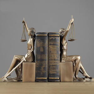 2025 victoire déesse livre support Style <span class=keywords><strong>nordique</strong></span> ornement résine coulée à froid cuivre équilibre déesse résine déesse de la Justice Statue - Product Image 4