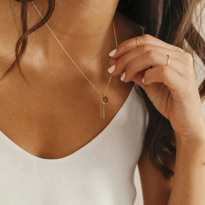 Joyería de acero inoxidable Para Hija y madre, collar con colgante de corazón inicial con barra vertical grabada en oro de 18 quilates para mamá - Product Image 2