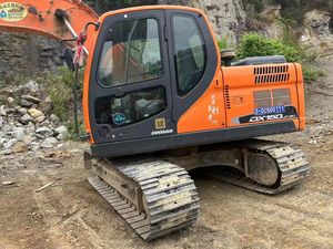 Excavadora de cadenas Doosan DX150LC-9C con capacidad de cazo de 0.65 m y alta eficiencia operativa, excavadora de tamaño mediano para trabajos pesados - Product Image 4