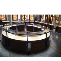 Table de présentation de bijoux en verre avec cadre ovale incurvé en acier inoxydable rose doré et éclairage LED, comptoir de vitrine de luxe pour bijouterie