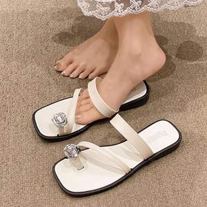 Pantuflas de invierno personalizadas al por mayor, pantuflas de felpa para interiores, pantuflas suaves para el hogar, pantuflas de lana de color liso. - Product Image 4