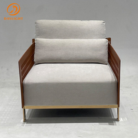 Italienischer Designer-Sessel aus hochwertigem Stoff, leichter Luxus-Einzelsessel für Esszimmer und Freizeit, schlichter, kreativer Loungesessel für das Wohnzimmer