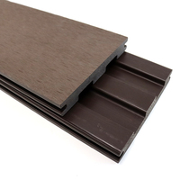 Plancher de terrasse multicouche WPC moderne à grain de bois brossé, système de fixation par clips double verrouillage, pour usage extérieur et jardin, écologique, résistant à l'humidité, ignifuge et stable