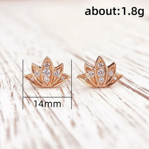 Orecchini a Perno con Mini Fiori per Donne, Accessori di Moda Minimalista per Uso Quotidiano - Product Image 2