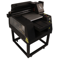 Luxe op maat gemaakte 3360 vlakbed UV-printer voor acryl, keramiek, metaal, UV-effect printen op telefoonhoesjes, digitale pennen en PVC.