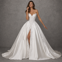 Robe de mariée avec encolure festonnée, corsage en dentelle transparente, fente avant, boutons perlés, traîne cathédrale, vente en gros, sur mesure
